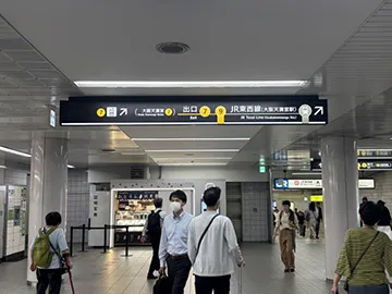 9番出口に向かう通路
