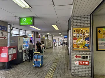 きっぷ売り場前の通路