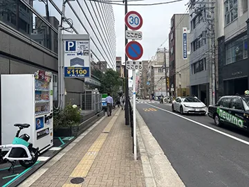 ファミリマート横の通路